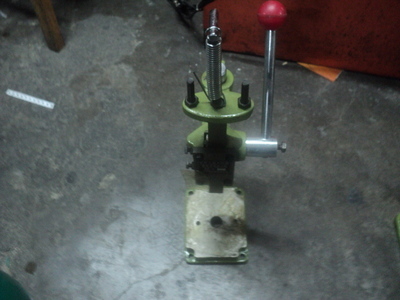 專業(yè)供應(yīng)精密手動(dòng)壓力機(jī)JS-16——東莞市長安雙豐五金商店詳解